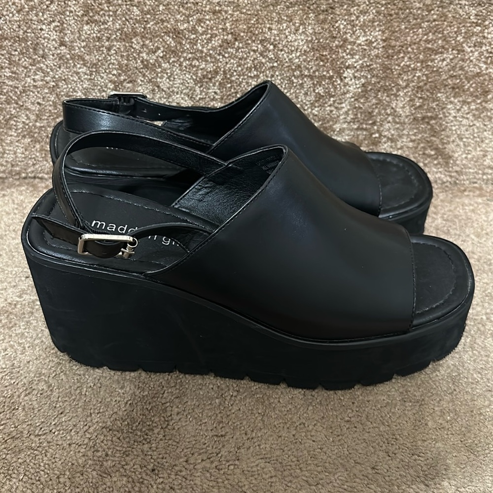 Madden Girl platform sandals sz10